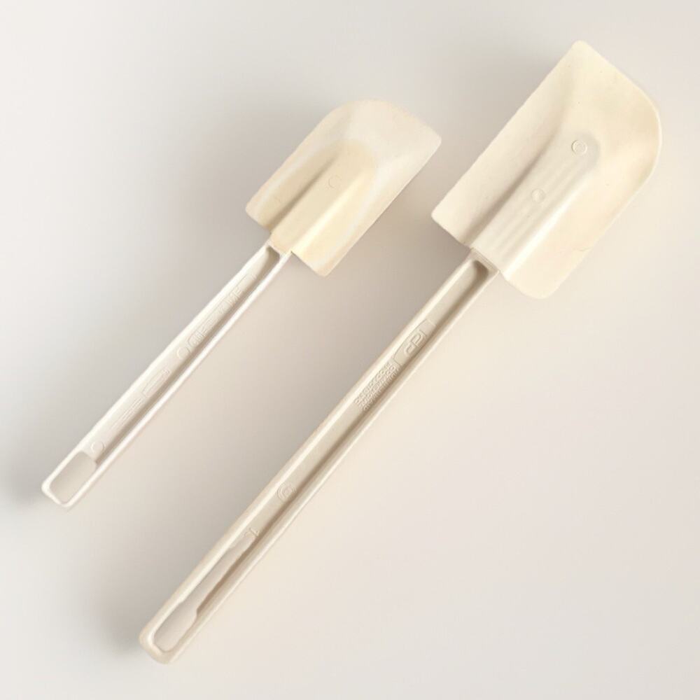TWO Vintage Rubbermaid 1901 1905 Rubber Spatulas White Scraper Commercial USA